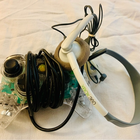 Xbox 360 Controller + Headset - Picture 5 of 6